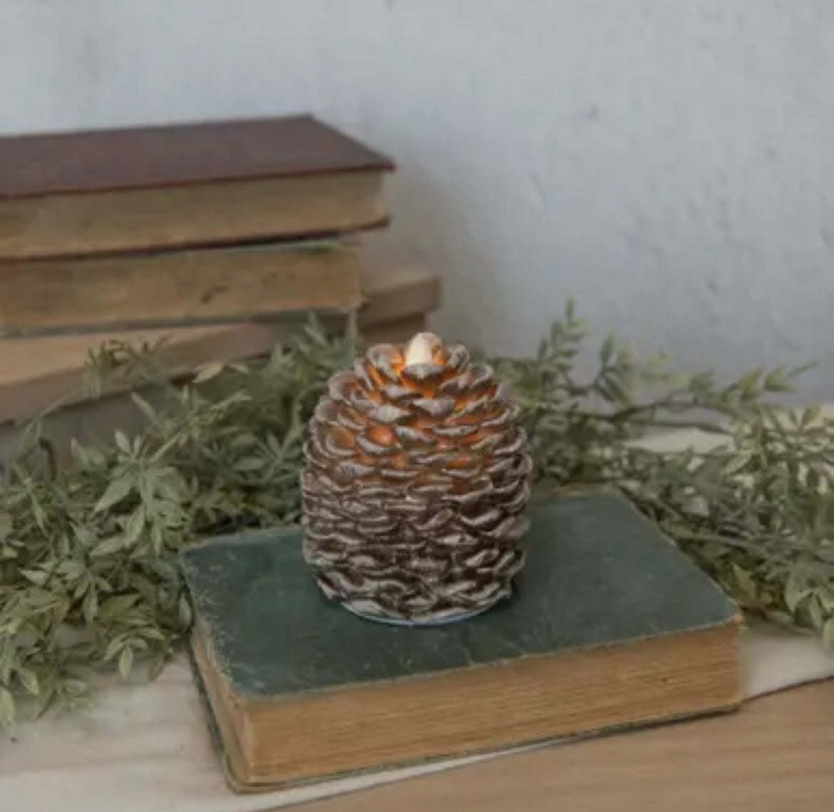 Moving Flame Pine Cone Candle