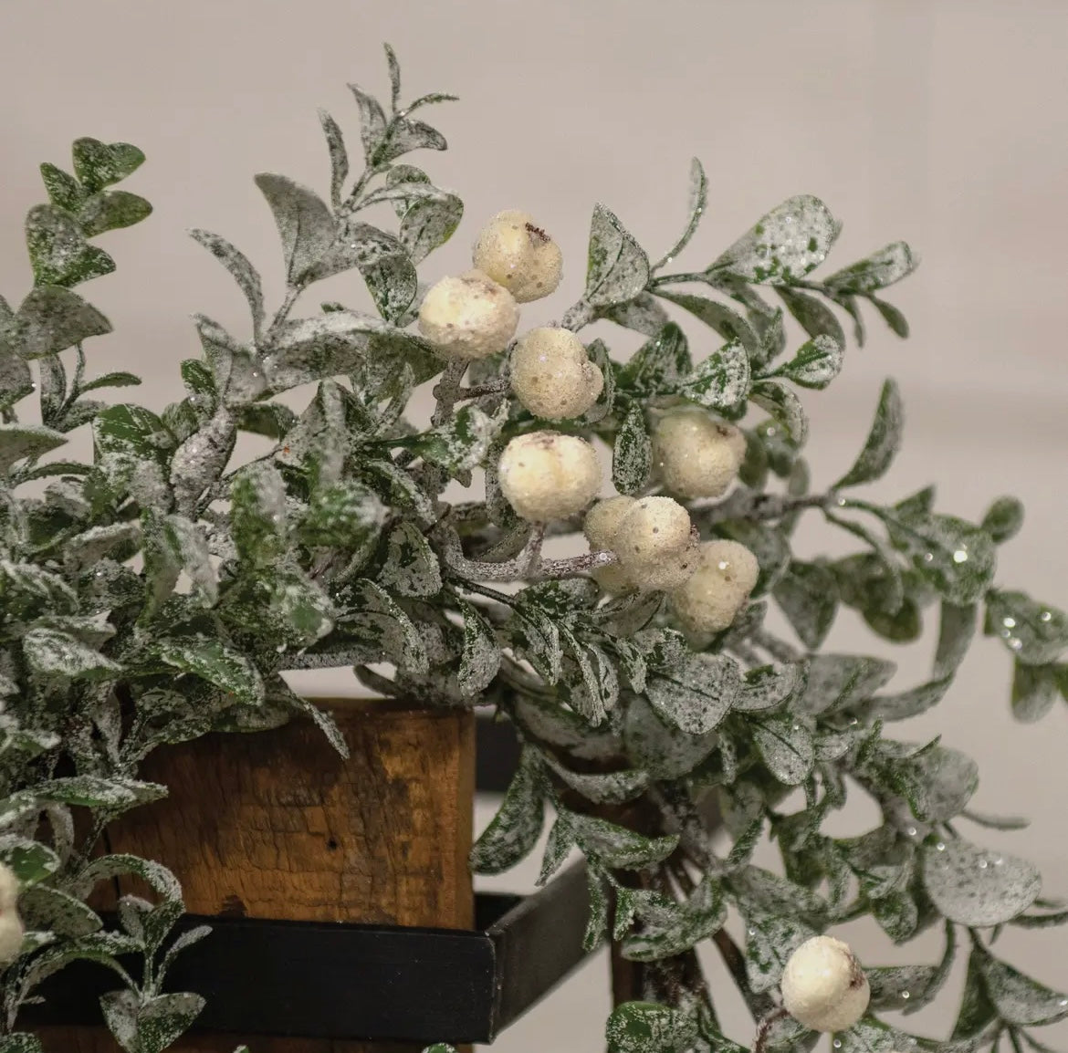 Icy Snowberry Candle Ring